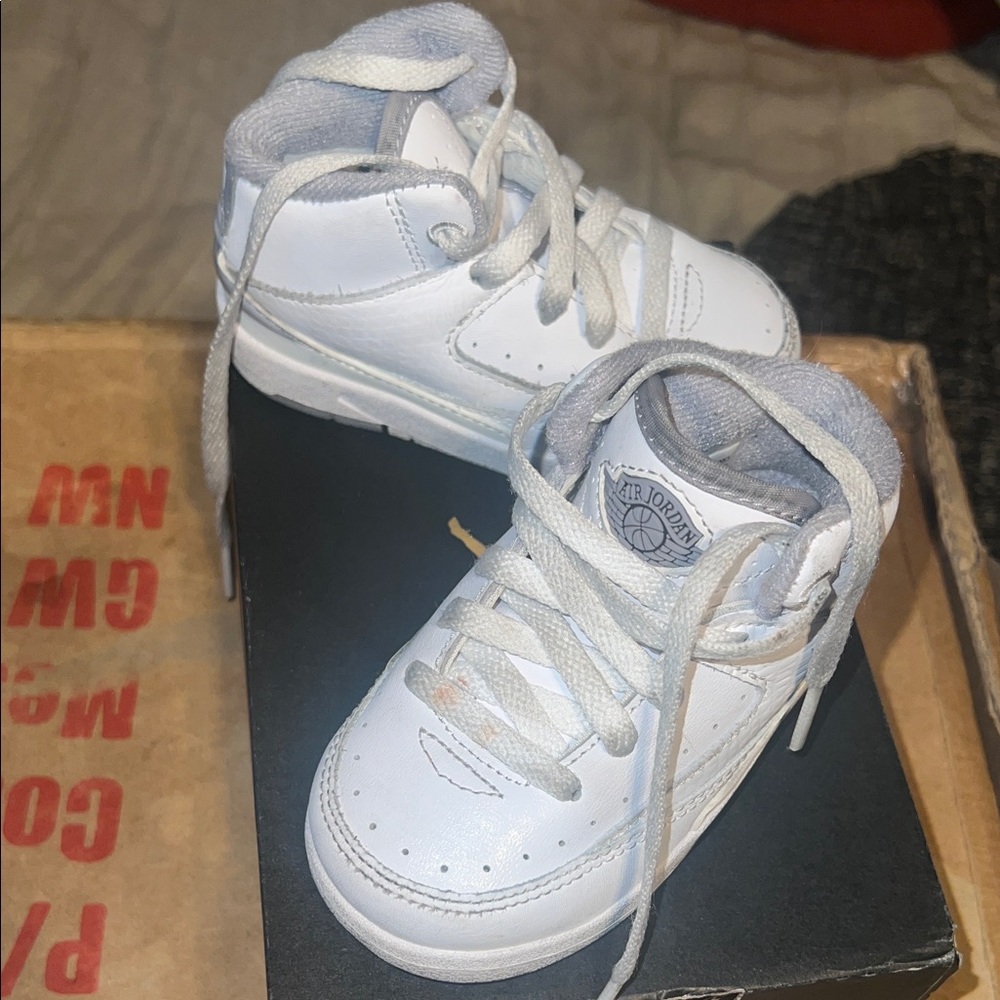 Air Jordan Retro 2